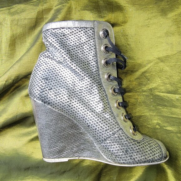 CHANEL Metallic Silver Lace Up Peep-Toe Booties Boots Size 36 SPRING 2008 RTW - Picture 7 of 14